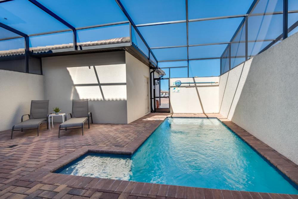 Townhome wPrivate Pool & FREE on-site Water Park